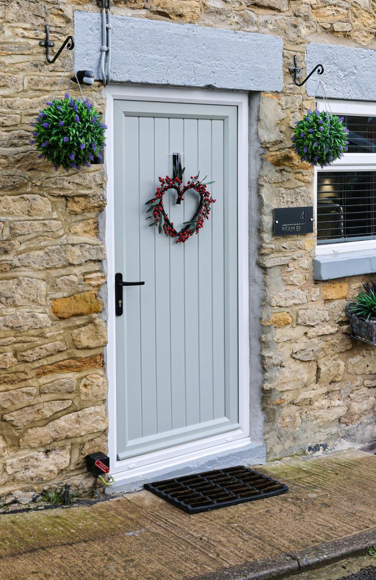 Beam End Snainton - Modern 2-Bedroom Stone Cottage Exterior photo